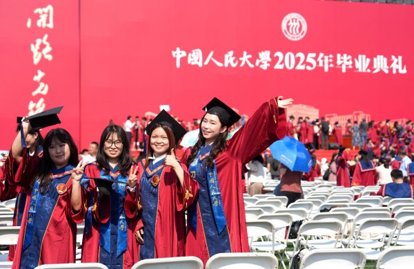天盈配 中国人民大学8390名毕业生启航，校长送出3样“至宝”